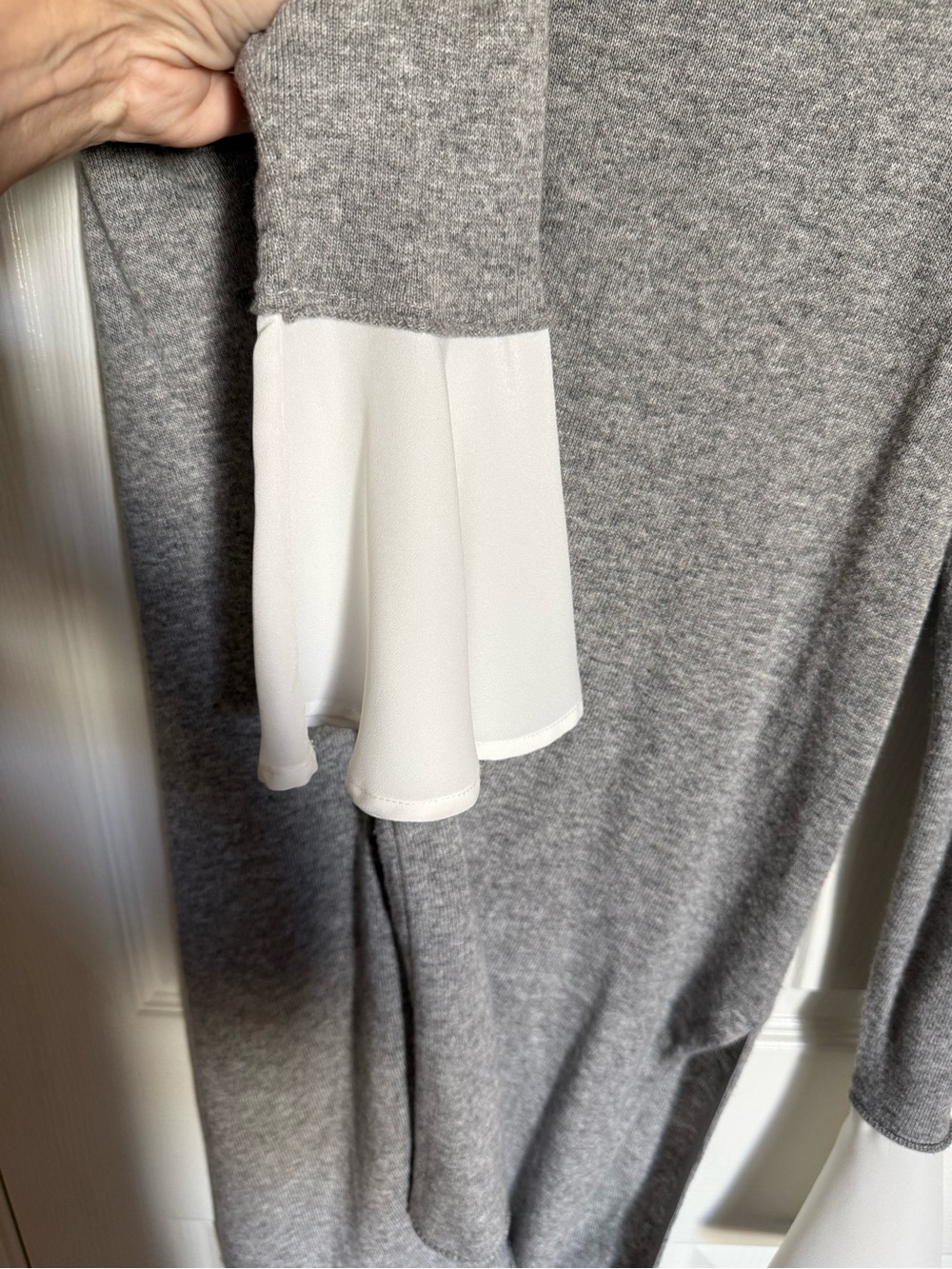 Light Cashmere Long Ruffle Sleeve - Picture 5 of 5